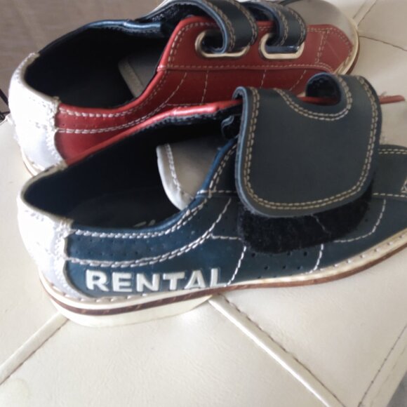 Classic Velcro Rental Style children's bowling shoes size 13-2 - Picture 1 of 12